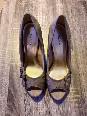 Eva & Zoe Taupe Peep-Toe Heels with Knot Accent